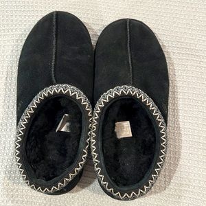 Ugg slippers- black
